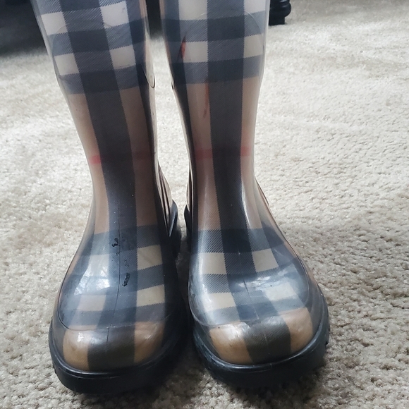 Authentic Burberry rain boots - Picture 2 of 5